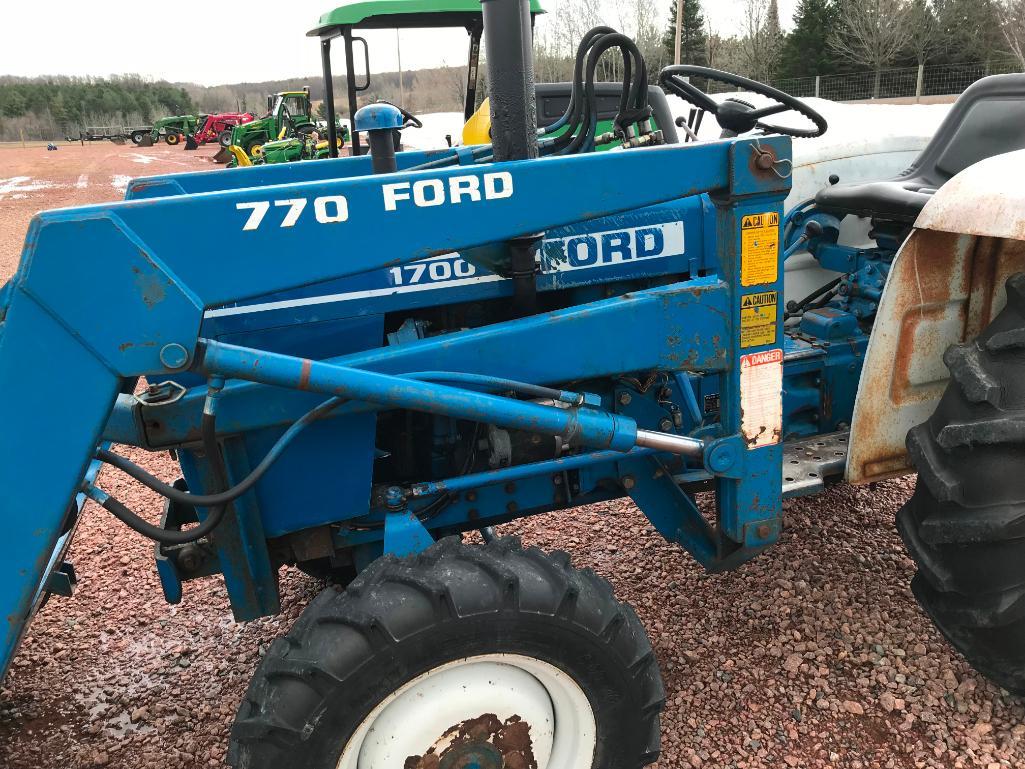 Ford F 1700 Tractor