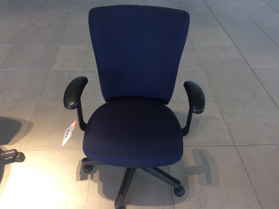 Blue desk chair w/ arms.