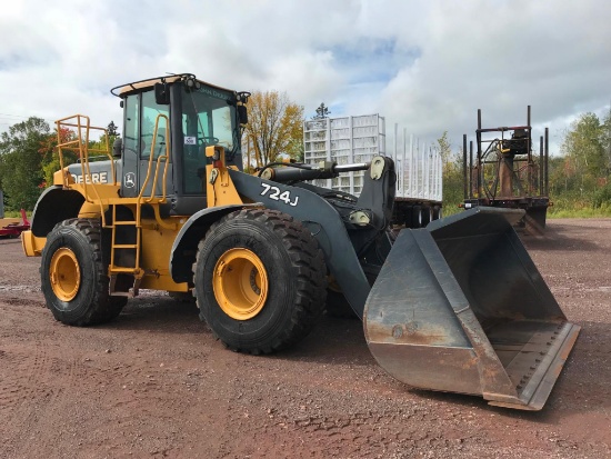 2007 John Deere 724J wheel loader; cab w/ AC.; 23.5R x 25 tires; auto greaser; JRB style quick