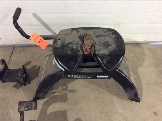 Reese 5th wheel hitch.