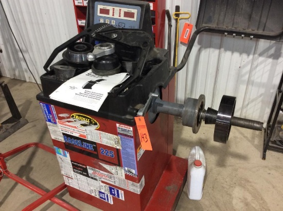 Coats Baseline 225 electronic wheel balancer; s/n l401206911.