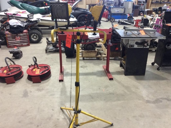 Halogen lights & stand.