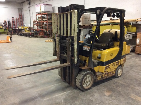 Yale GLC 060VXNVSE085 LP gas forklift; 6,000 lb; 181in lift; side shift; cushion tires; 2,874 hours;