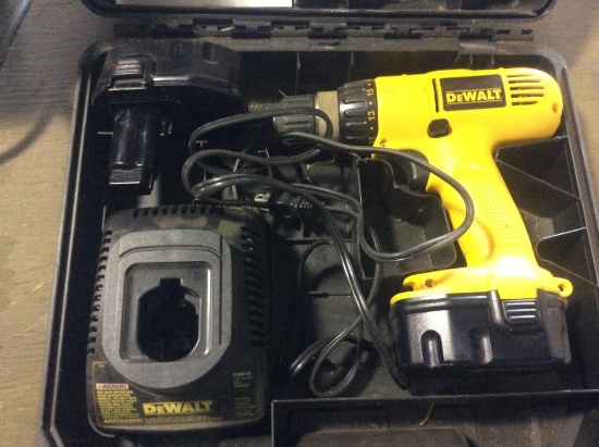 DeWalt DW928 14.4V cordless drill w/ charger & 2 - batteries.