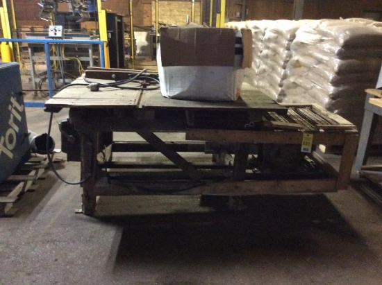 Large heavy duty industrial rip saw w/ 3ph. motor.