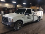 (TITLE) 2005 Ford F250XL Super Duty truck; 2-WD; 5.4L gas; auto trans; Knapheide steel service body;