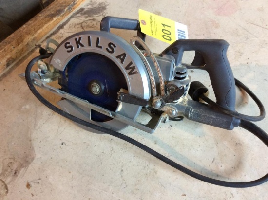 Skilsaw SPT77W Worm Drive 7 1/4" circular saw.