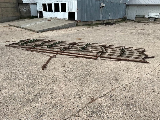 John Deere 20' steel pull type spike tooth harrow, SN: NA.