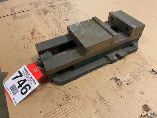 GS machinist vise; s/n 0807033; no handle.