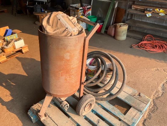 Sandblast pot w/ helmet & hose.