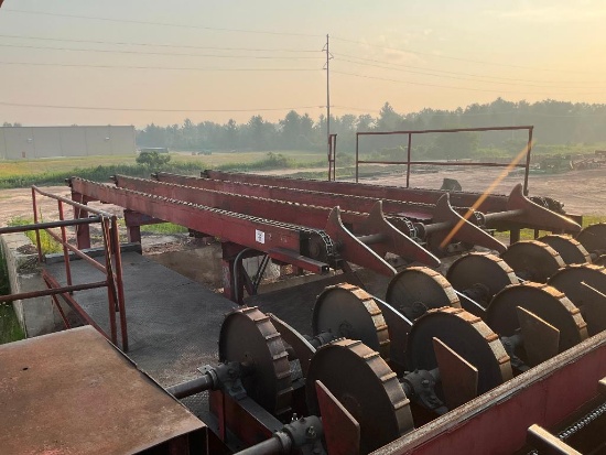 Mellott 10' x 29' 4-strand log infeed deck w/ stop & loader, electric drive.