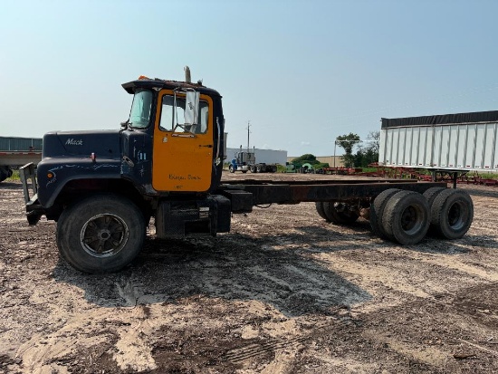 1981 Mack cab & chassis truck, tandem axle, Mack EM6-285 @ 159.7 hp, 2-stick trans, non operational,