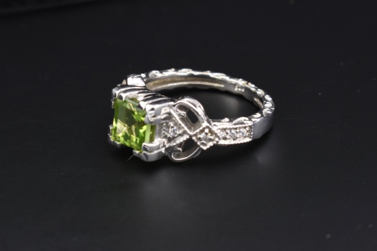 1.25ct Natural Peridot and Crystals in Sterling Silver Ring