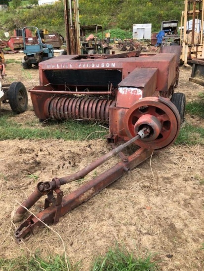 Massey Ferguson 124 Square baler for parts