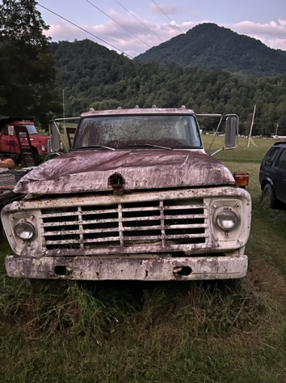 1977 f600 cab and chassis