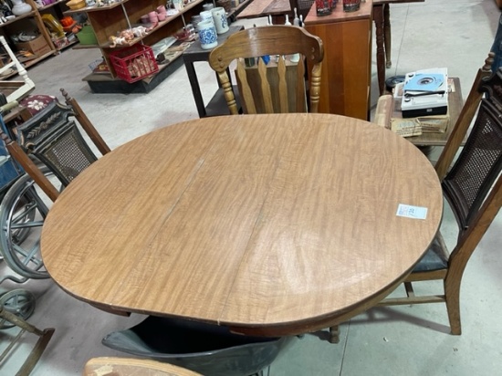 Table w 4 chairs