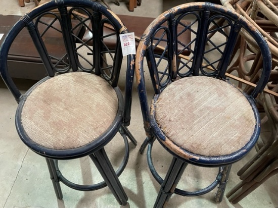 2 barstools
