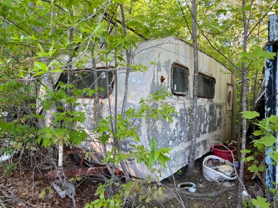 Antique Rounded Front and Rear Camper- NO TITLE