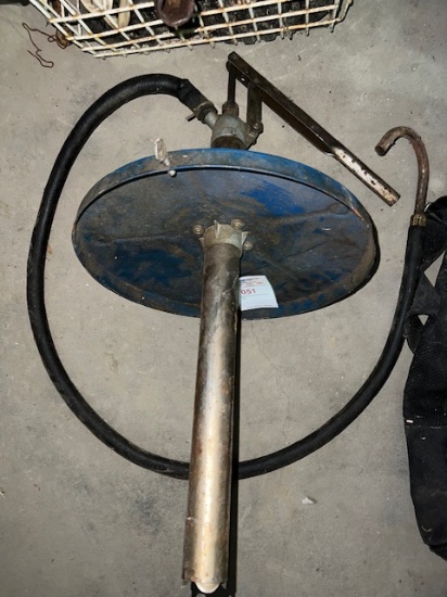 Oil hand pump for drum