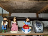 3 dancing figurines, radio