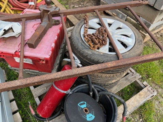 hitch , wheels , chain