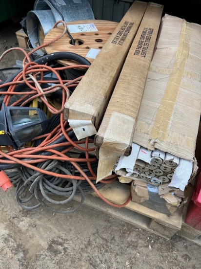 pallet of misc lighting