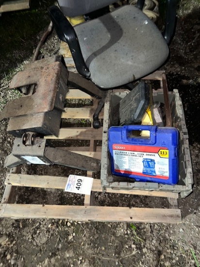 pallet of fifth wheel hitch / office chair