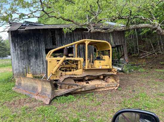 Cat D6 dozer with wench runs and works