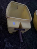 LIVESTOCK MINERAL FEEDER WITH HEAVY METAL BASE needs bottom pose to sit on