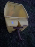 LIVESTOCK MINERAL FEEDER WITH HEAVY METAL BASE needs bottom pose to sit on