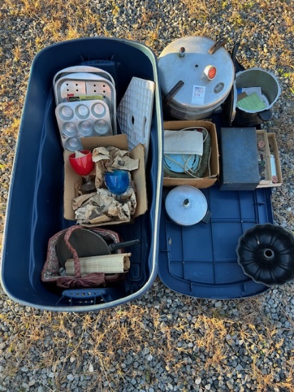 Misc lot - Pressure cooker, bundt pan, muffin pans  and more