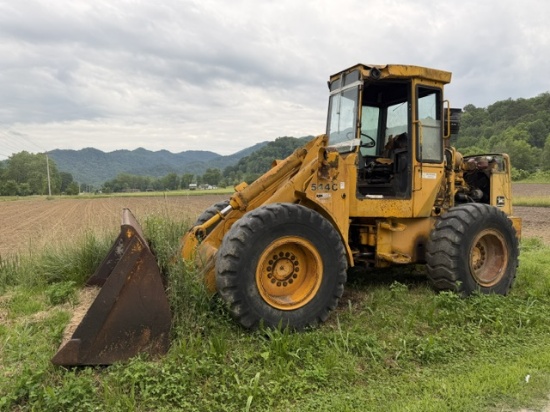 John Deere 544C articulated rubber tire loader runs and works hard to steer and no brakes