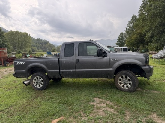 Ford 2004 4x4 - Runs and Drives - Mileage 200K - Fully Deleted and head studs