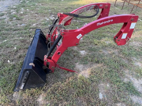 Like new front end loader for Mahindra tractor does not have two lift cylinders