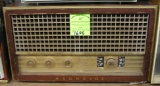 Vintage Magnavox table top radio