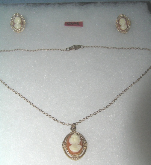 Quality costume jewelry cameo necklace and earring set