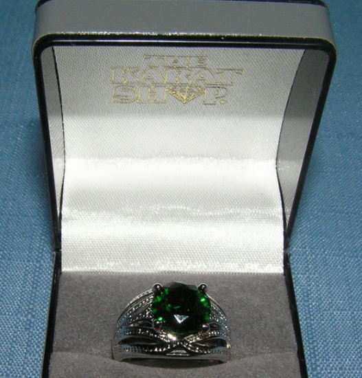 Quality costume jewelry ring with emerald stone