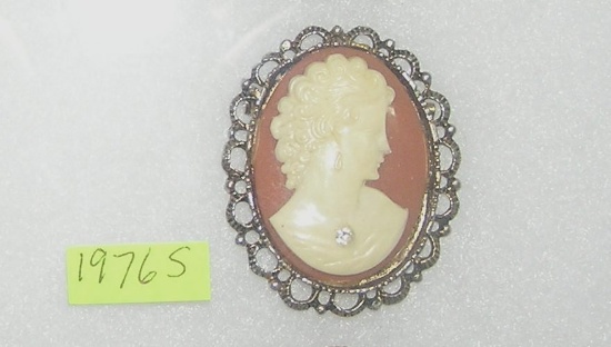 Cameo style pin with semi precious stone