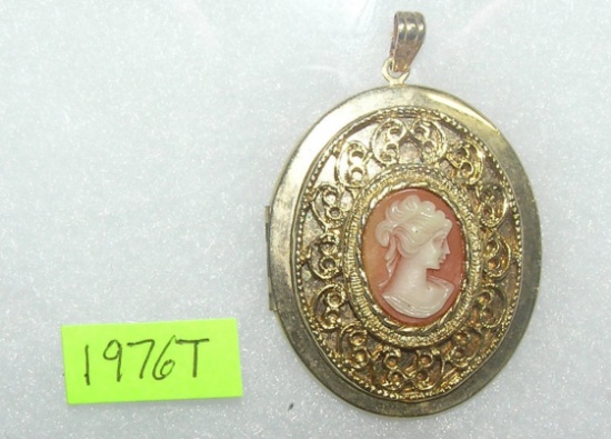 Vintage cameo style locket