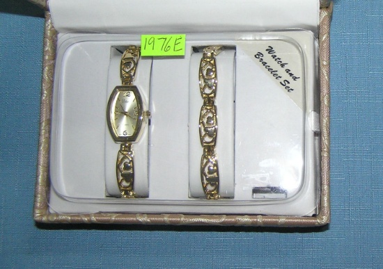 Vintage Vivani watch and bracelet set