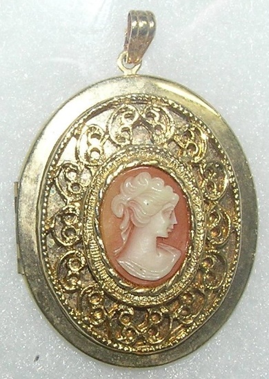 Vintage cameo style locket