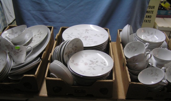 Narumi of Japan fine china dinnerware set