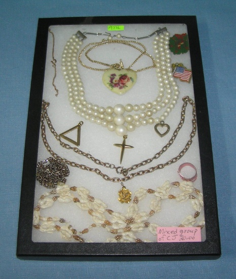 Mixed group of vint. costume jewelry and pieces