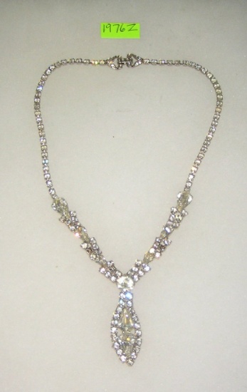 High quality jewel decorated necklace