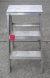 Aluminum step ladder