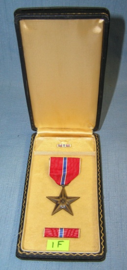 US bronze star cased medal, ribbon, bar and brooch