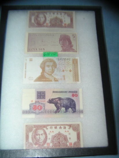 Group of vintage world currency