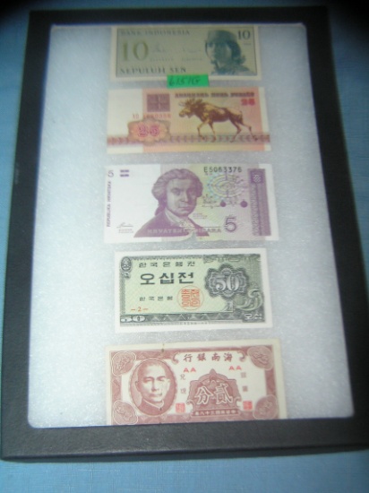 Group of vintage world currency