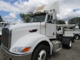 2010 Peterbilt 384 Daycab