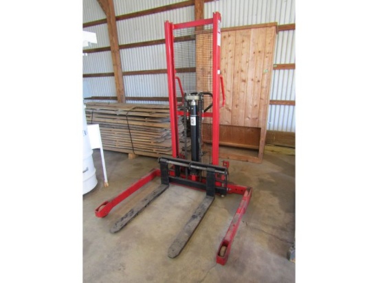 Dayton 4VME8 Platform Lifter